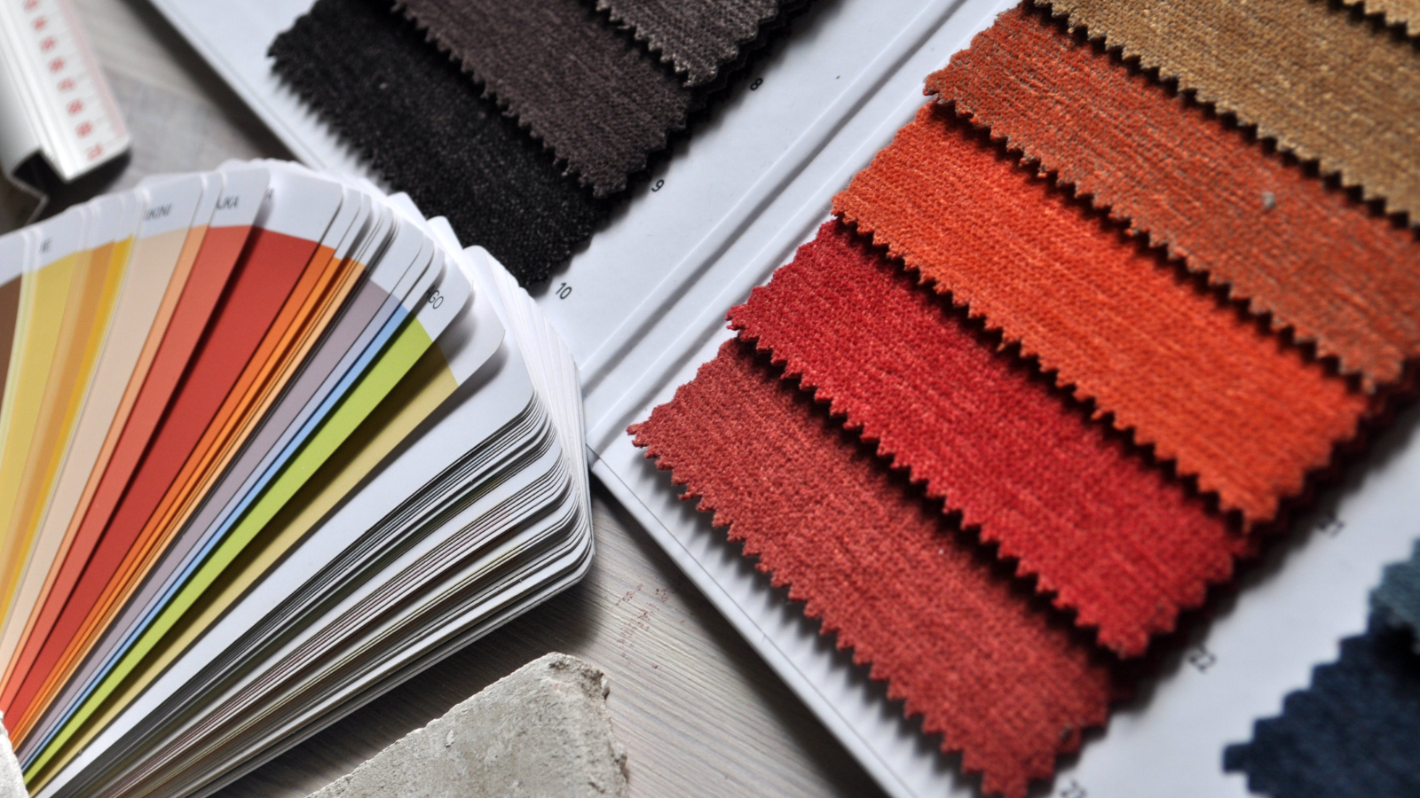 Guida ai Tessuti per Divani: Scegli con Stile e Resistenza - Papee Home