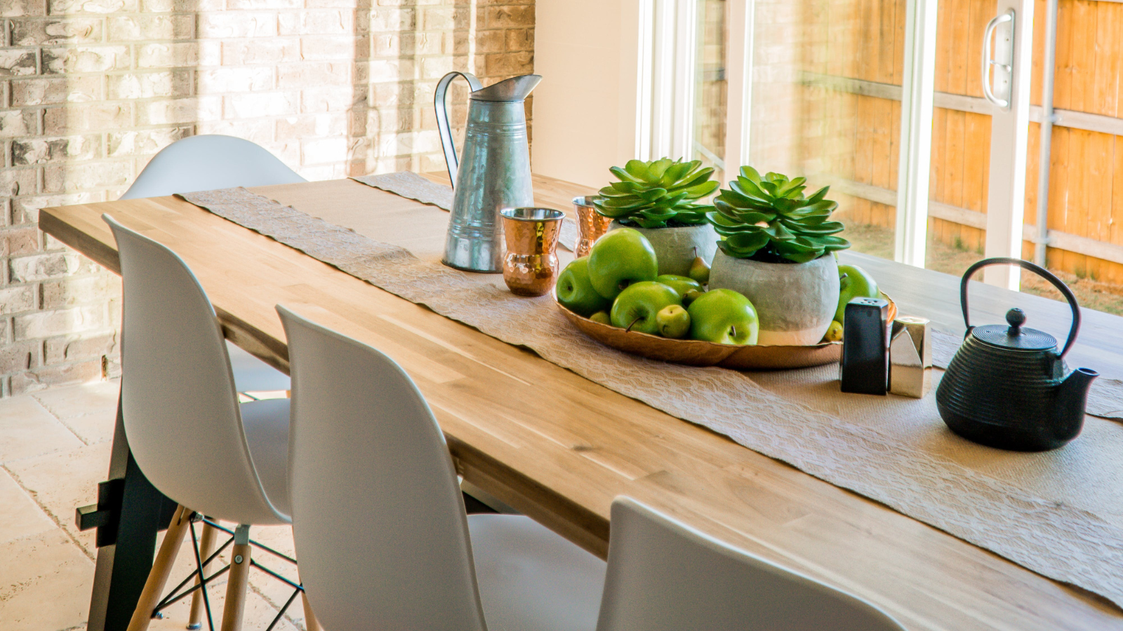 Guida per la scelta del tavolo da pranzo perfetto: lunghezza, altezza, forma e posizione - Papee Home